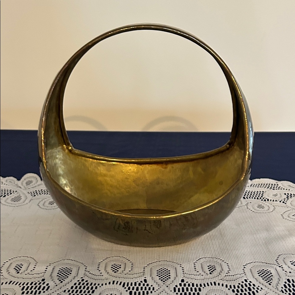 Vintage MCM Brutalist Hammered Brass Basket rare find! - Picture 4 of 8